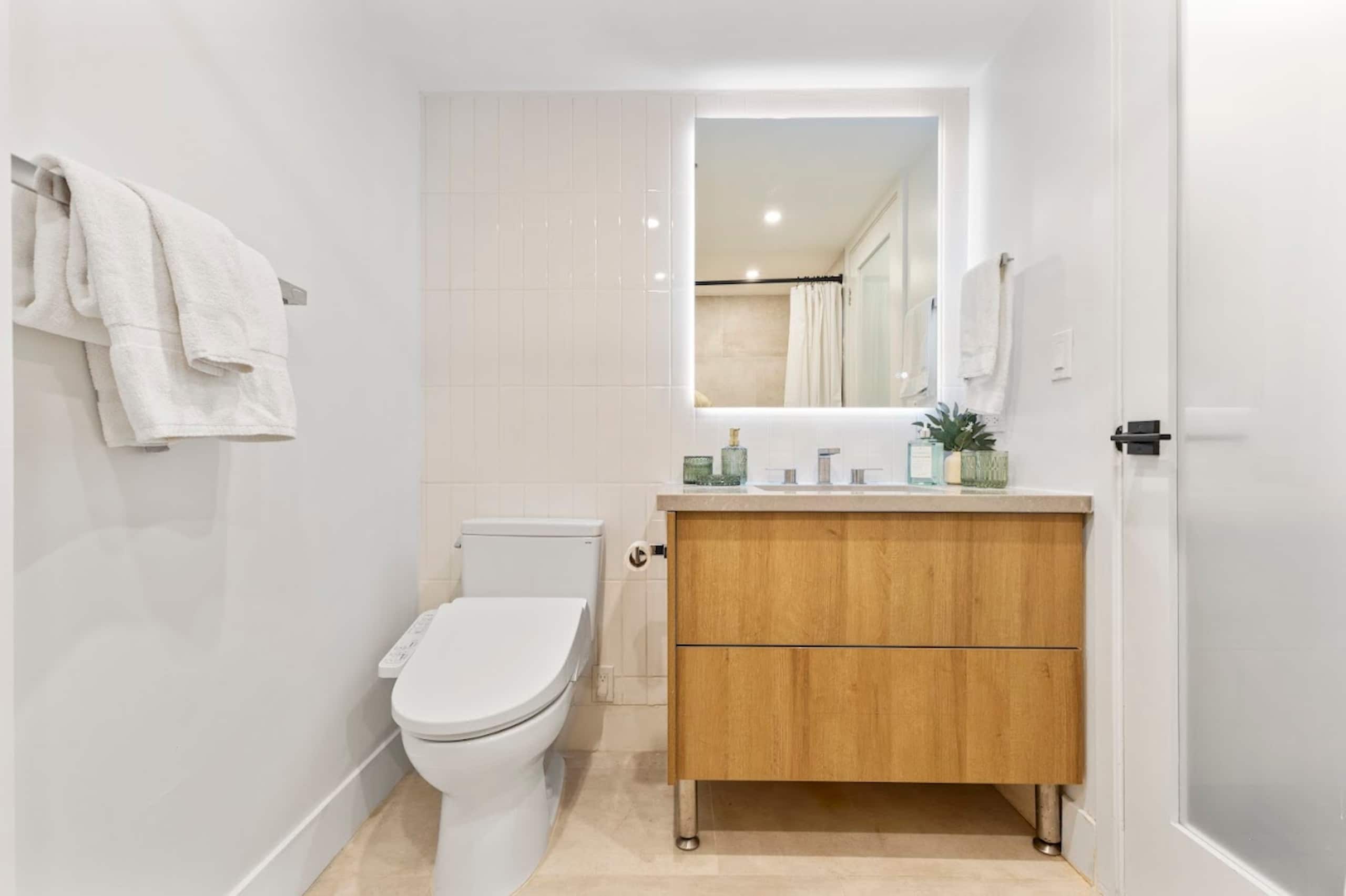 New! Elegant King Studio-Waikiki Beach w/Parking - Image 26