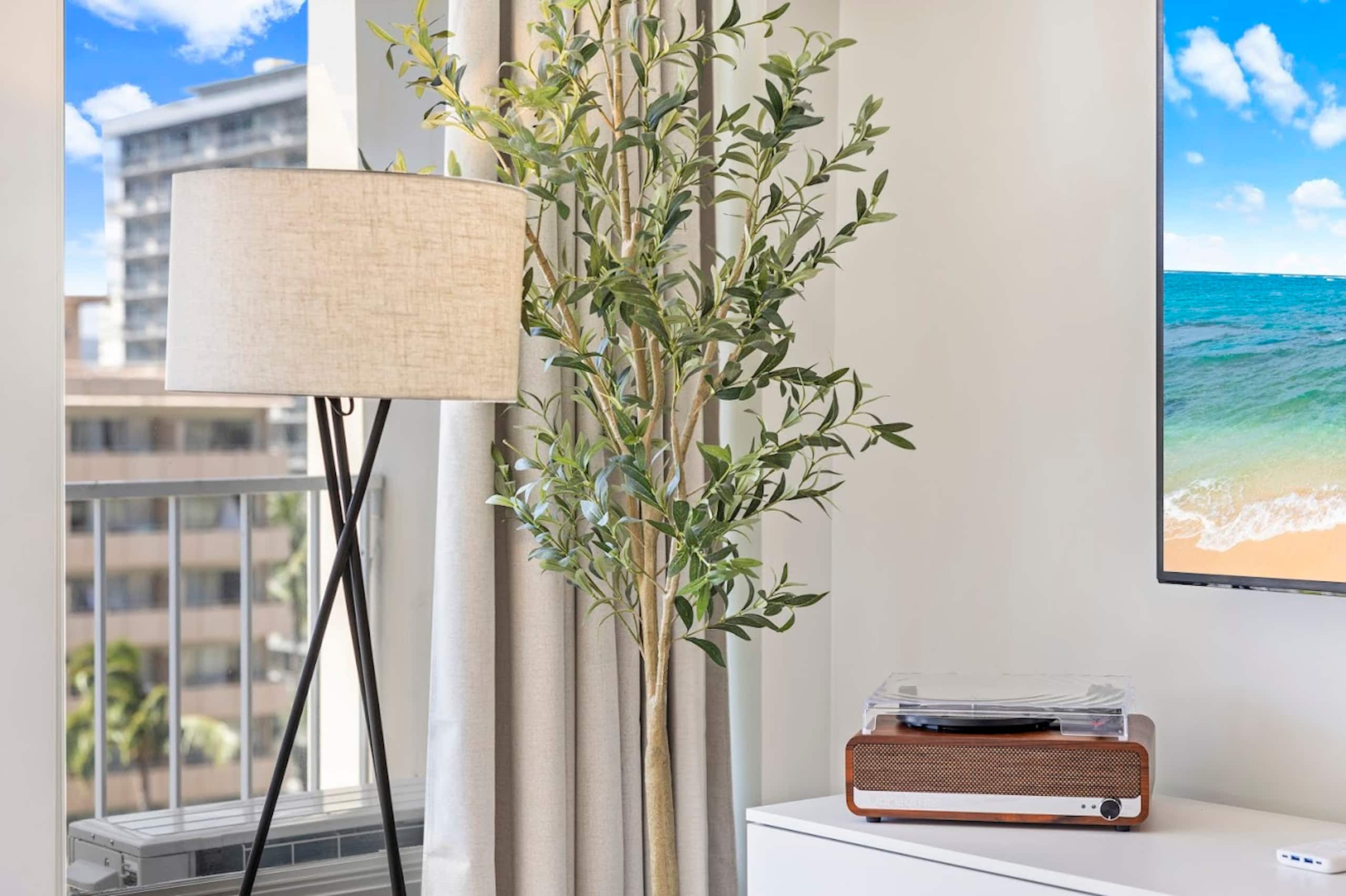 New! Elegant King Studio-Waikiki Beach w/Parking - Image 11