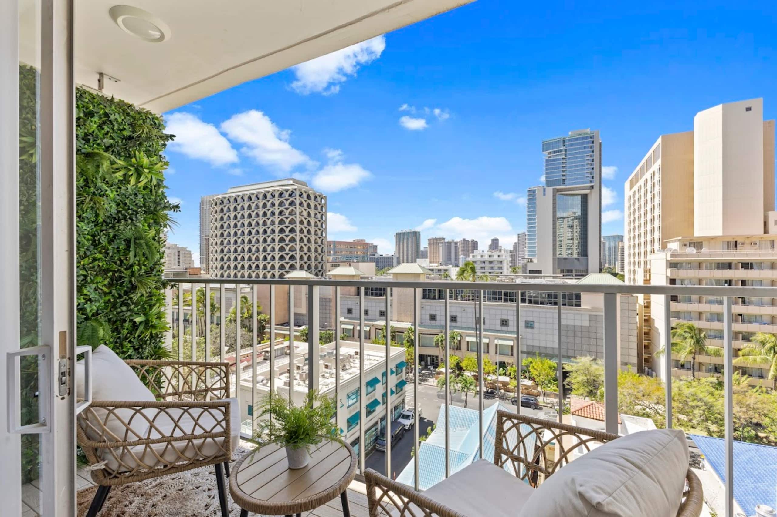 New! Elegant King Studio-Waikiki Beach w/Parking - Image 37
