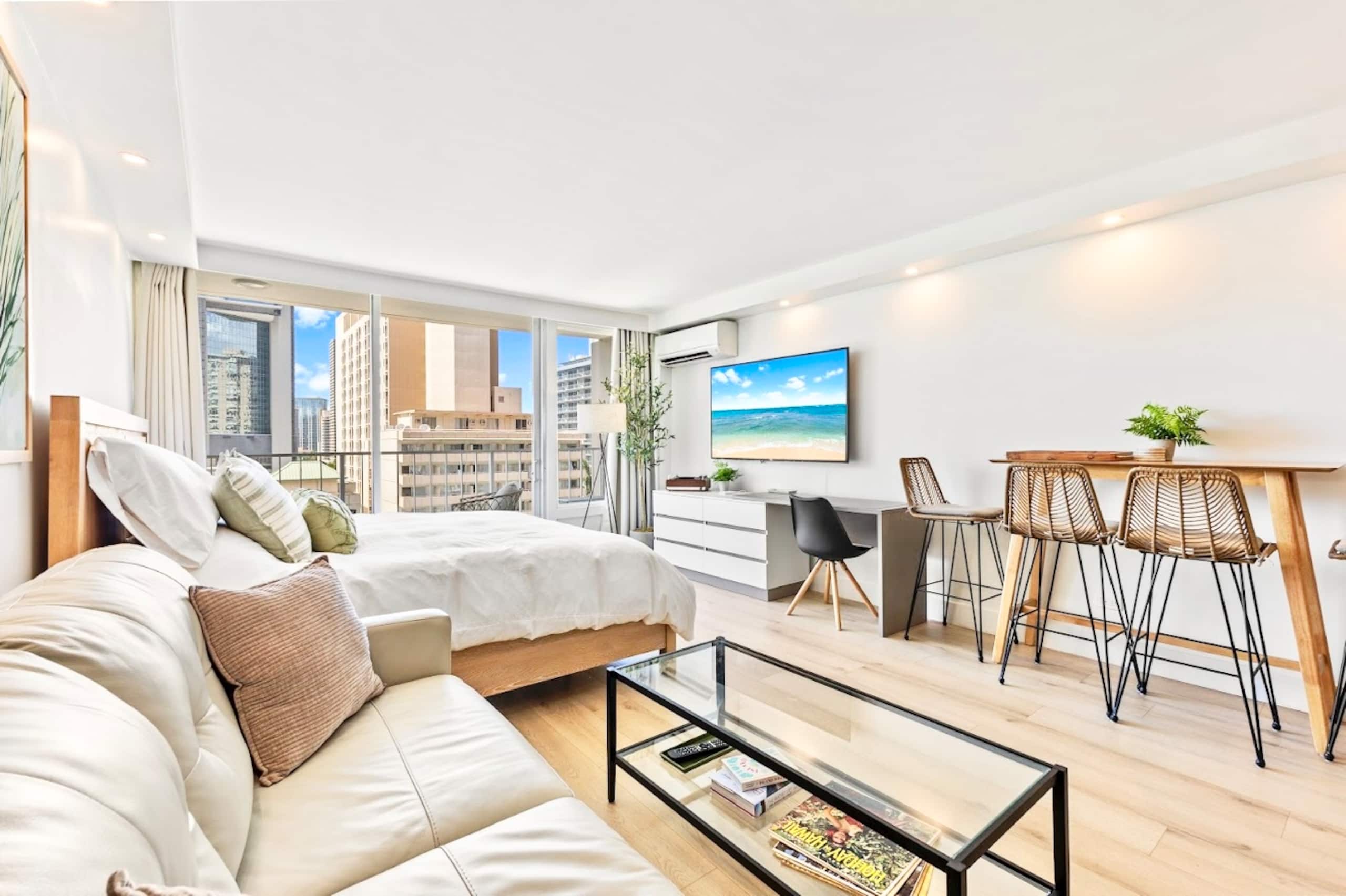 New! Elegant King Studio-Waikiki Beach w/Parking - Image 7