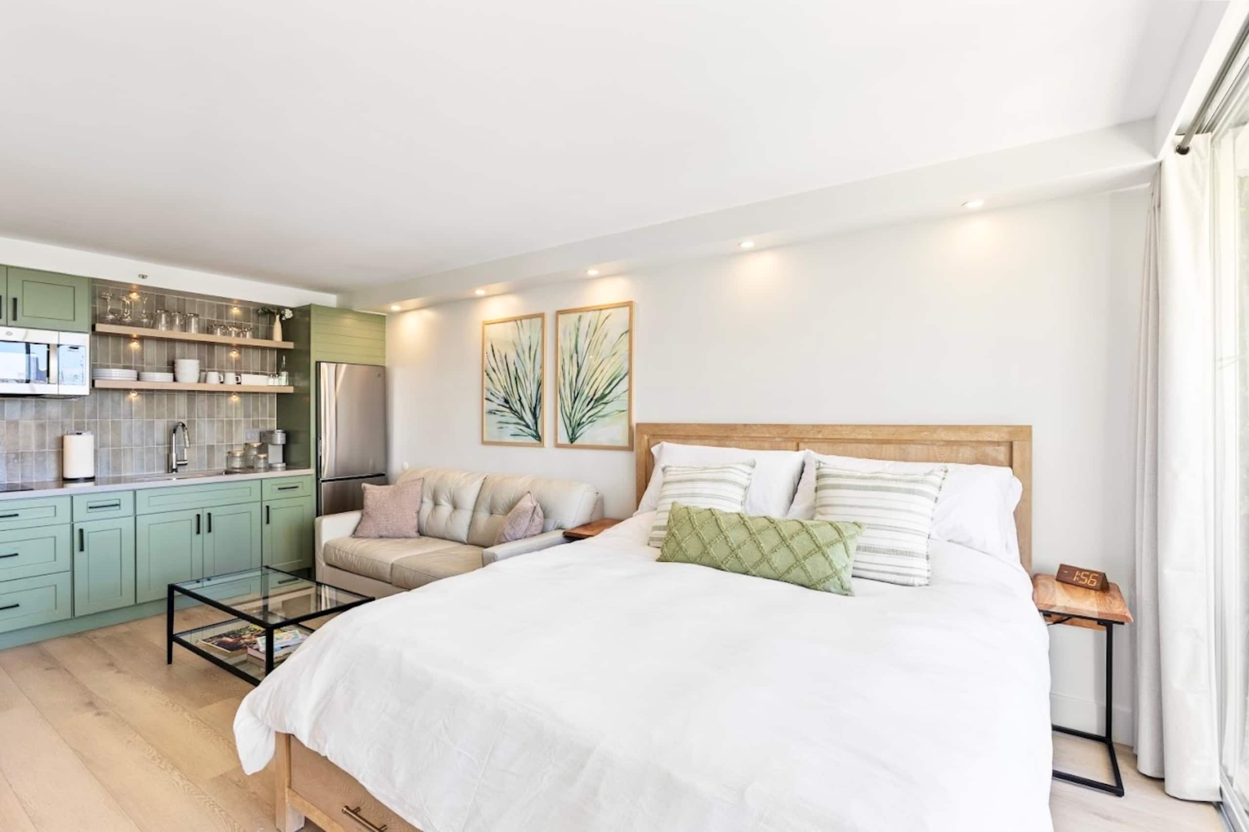 New! Elegant King Studio-Waikiki Beach w/Parking - Image 2