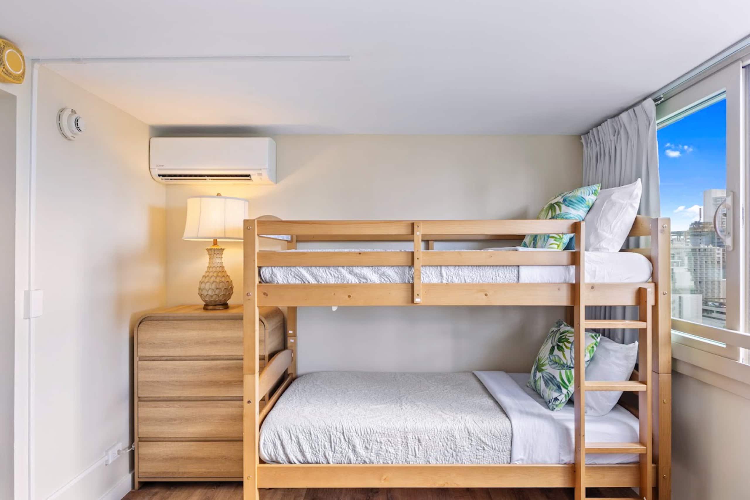 21FL-Cozy 1BR Family/Group Condo-Waikiki Beach - Image 5