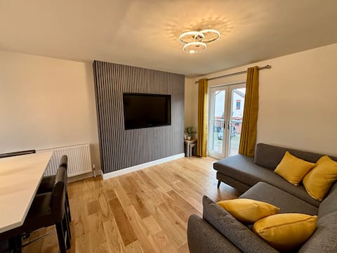 Marine Wharf 2 Bed Apartment