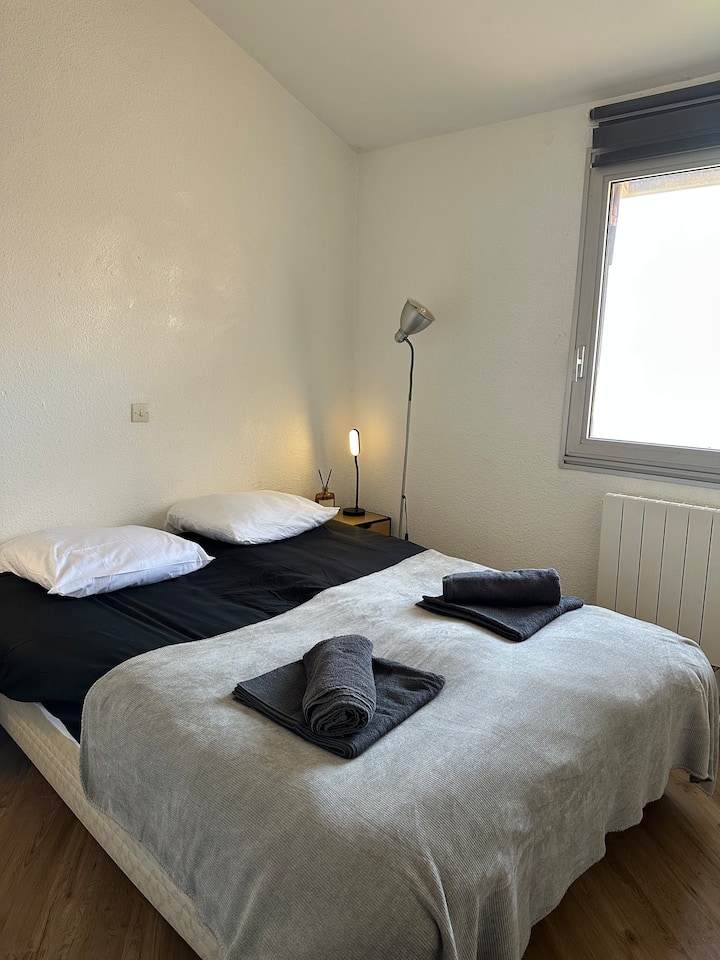 Kitanda 140 cha chumba cha kulala