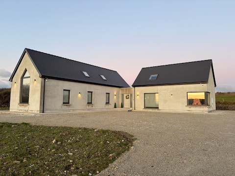 An Tobar - A Cozy Modern Irish Escape