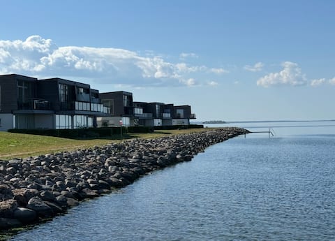 Vacation home with panoramic views over Stege Harbor