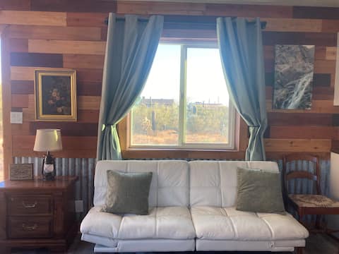 Successful Airbnb property: The Lost Dutchman Hideout Tiny House in Apache Junction