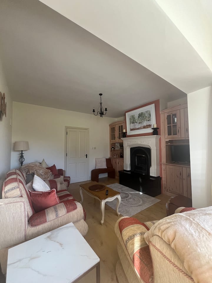 Cozy Getaway Cottage In Knock Village - Knock