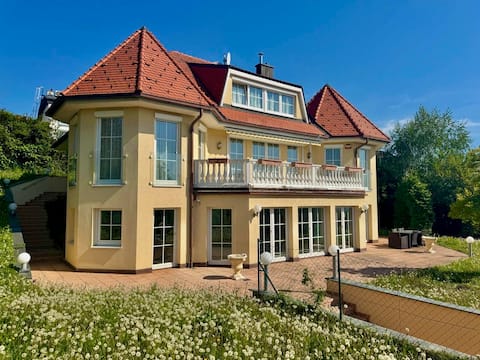 Villa | Luxury | Pool | Garden | Sauna | AC