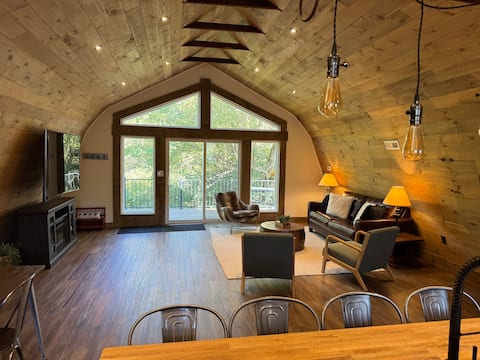Stylish Barn Loft Getaway