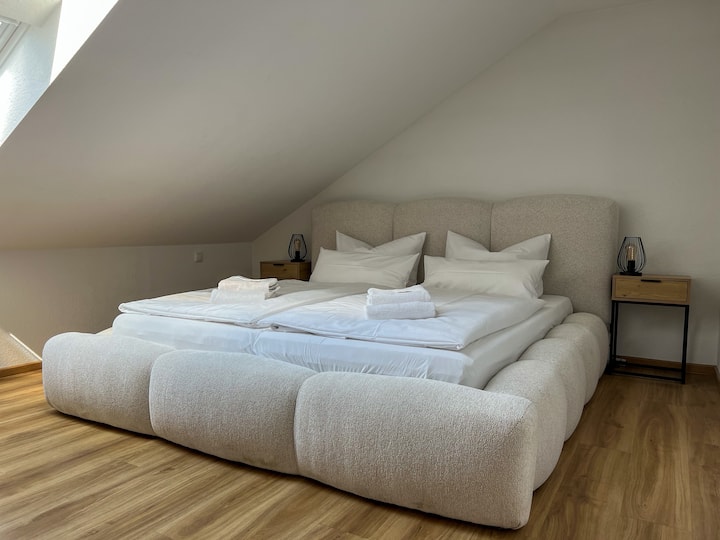 ¡La acogedora litera tamaño king está lista para noches de descanso!