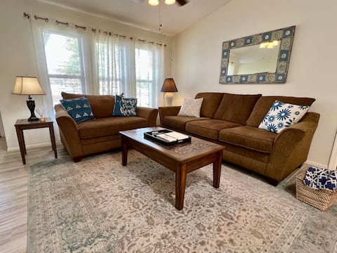 Popular Airbnb listing: 5 Miles to Beaches | Cozy Home with Sunroom in Grove City