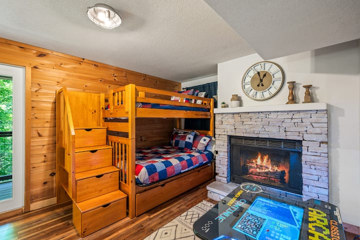 Кревети на спрат, единечни над полн кревет 