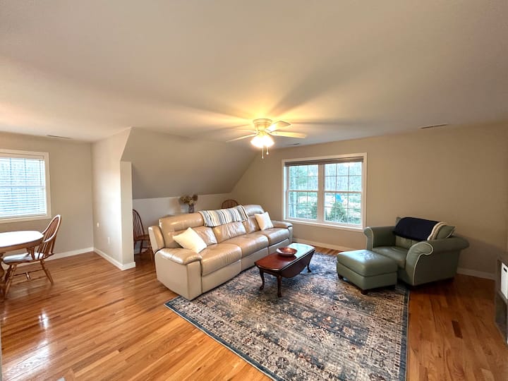 Second Floor River View Apartment With Ev Charger - Connecticut