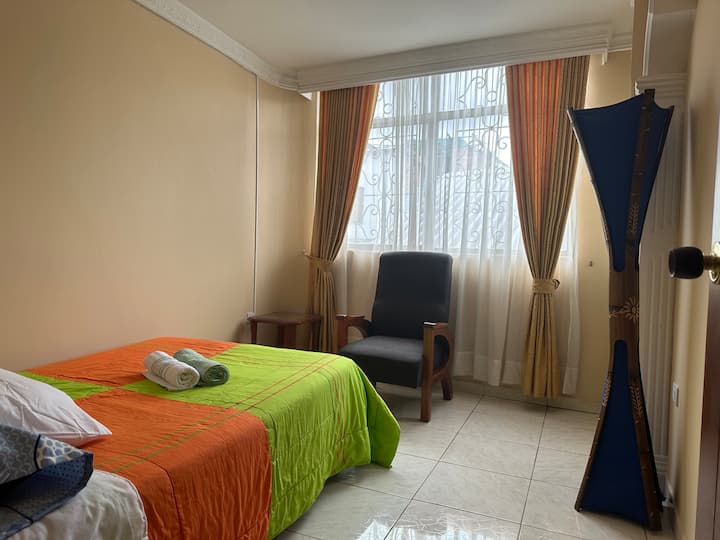 Habitación # 2 con balcón, cama doble 