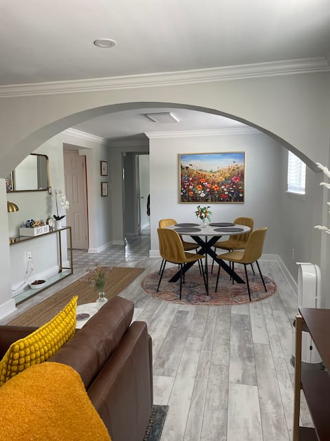 2bedroom guest unit in a house w private entrance