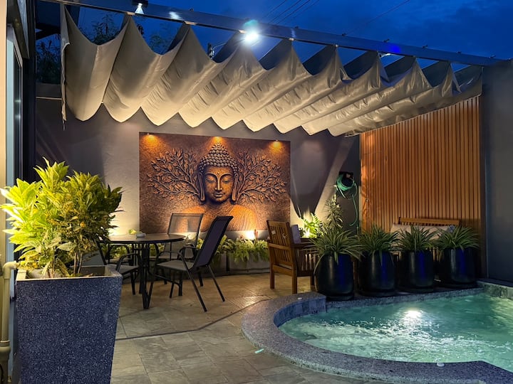 Villa Avec Piscine à 2 Km De La Rue Piétonne. - Pattaya