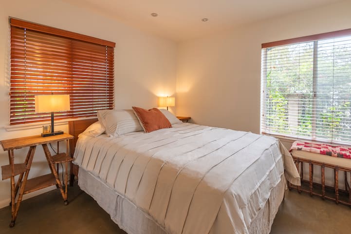 The Serenade, 3bd Beachy Villa with Dining Veranda gallery image 4