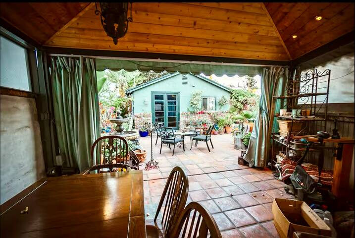 The Serenade, 3bd Beachy Villa with Dining Veranda gallery image 3