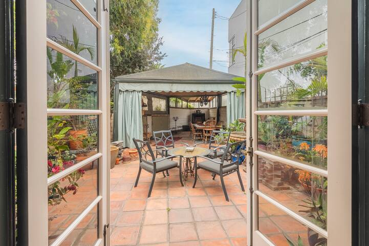 The Serenade, 3bd Beachy Villa with Dining Veranda gallery image 2