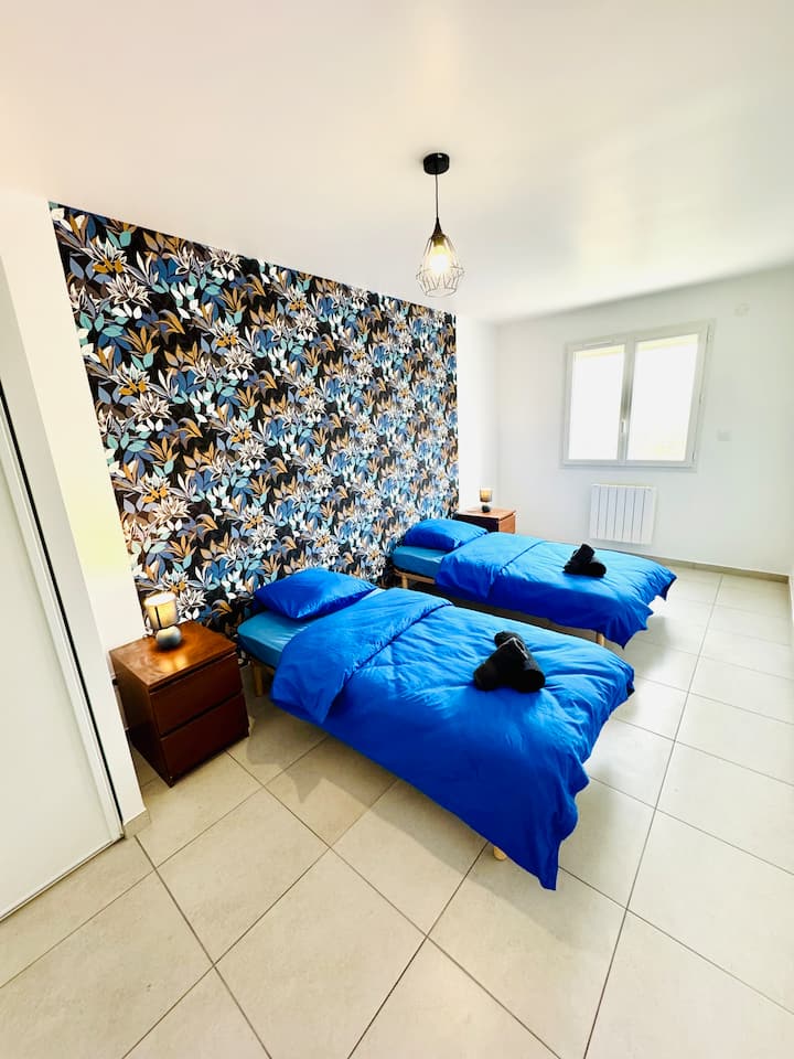 Chumba chenye mwonekano wa Vercors katika hali ya hewa safi. 