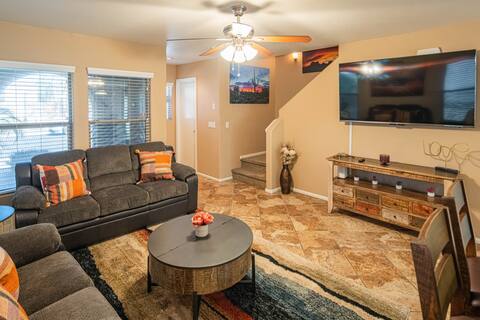Top Airbnb: Cozy Desert Retreat – Mini Golf & Private Yard in Maryvale