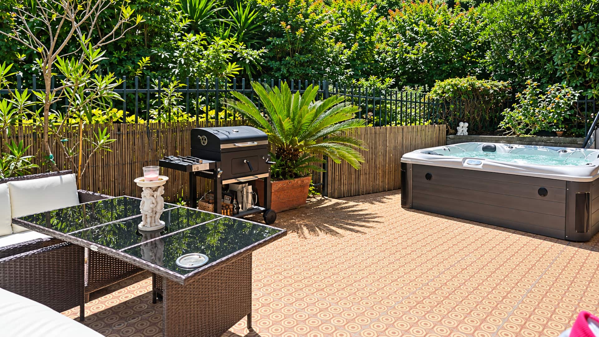 Rapallo 2-Bed Apartment Sleeps 5 with Hot Tub