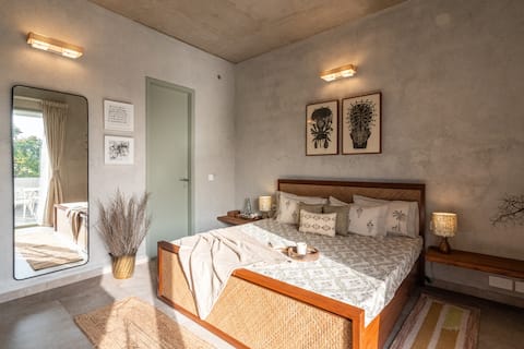 Terracotta Studio / 1Bhk