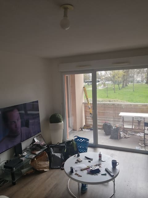 Top performing Airbnb: 1 bedroom apartment. Kitchen, living room, bathroom, toilet in Pau