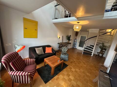 Erfolgreiche Airbnb-Immobilie: Waterfront duplex apartment in Linden Mitte