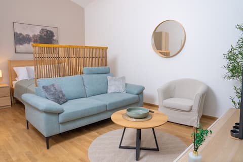 Top Airbnb: Quiet Apartment | 4 Guests | 8 Min to Center in Alsergrund