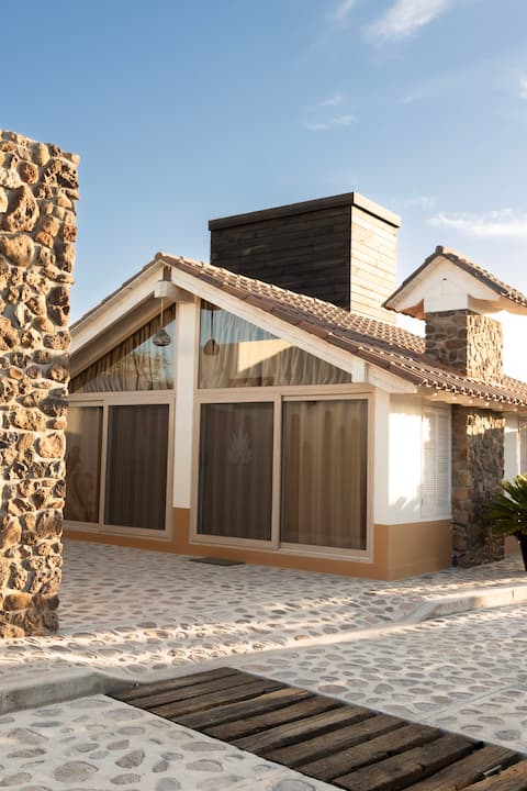 Top Airbnb: Romantic Cabin with Private Heated Pool in Ezequiel Montes