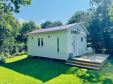 Central, Modern, Cozy Cottage