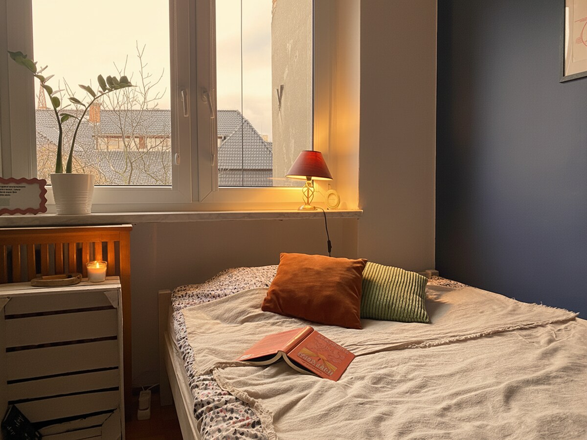 Spavaća soba gleda na dvorište, tako da se ne morate brinuti o uličnoj buci.