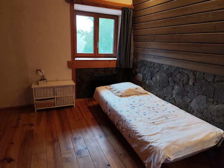 غرفة النوم 2