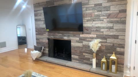 Popular Airbnb listing: Welcome : Traveling Nurses / Family’s in Syracuse