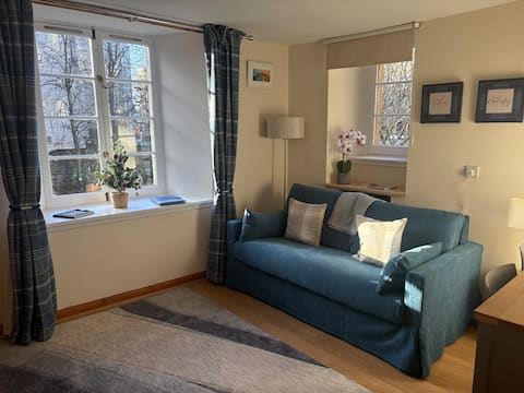 Popular Airbnb listing: The Cooperage on the Shore in Leith