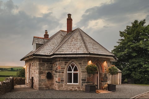 *NEW* Quintessential British Retreat|Hot Tub|Sauna