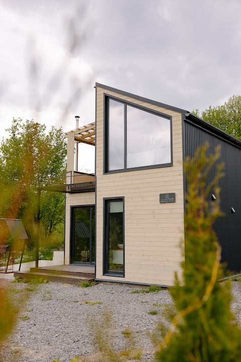 Mirest. Whisper Cottage with a Jacuzzi tub