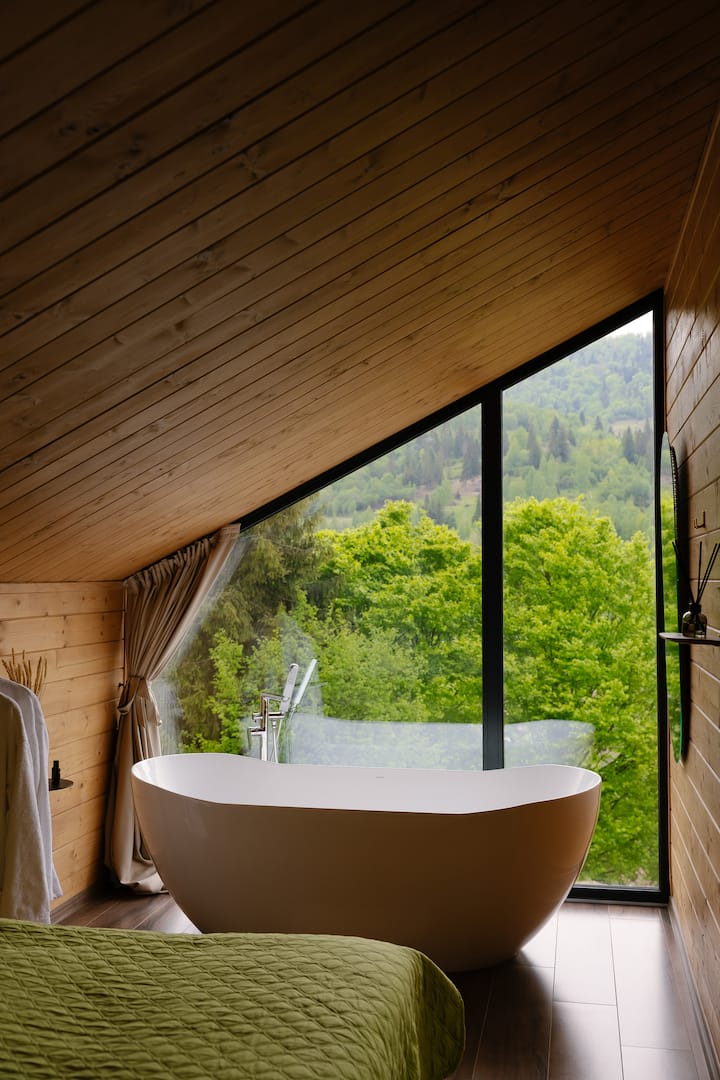 Mirest. Whisper Cottage with a Jacuzzi tub