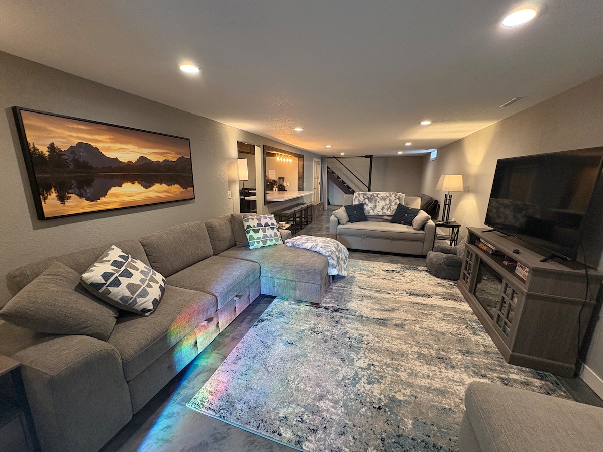 The Henderson Hideaway: Modern New Construction! - Apartments for
