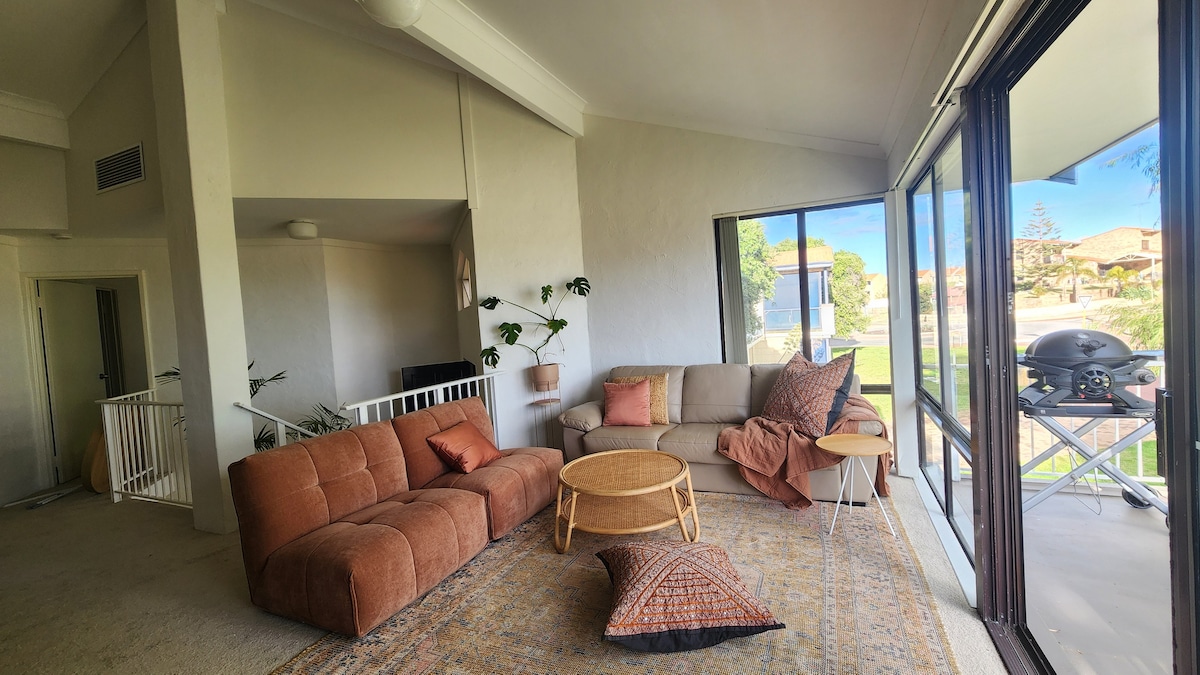 Popular Airbnb listing: Peachy Keen: Ultimate Beachfront Living, Mandurah in Mandurah