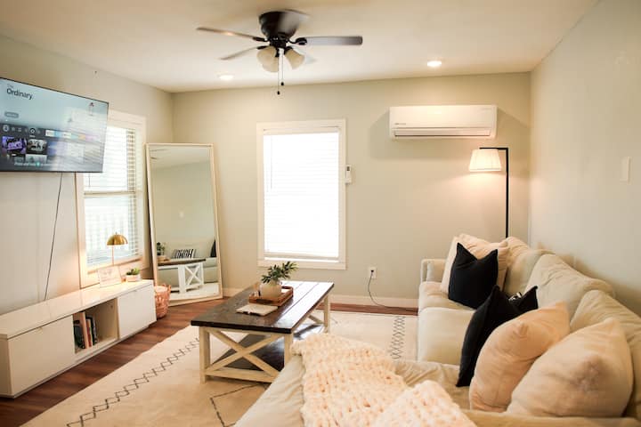 Modern Vintage Gem In Kyle Tx , Near Austin Tx - Kyle, TX