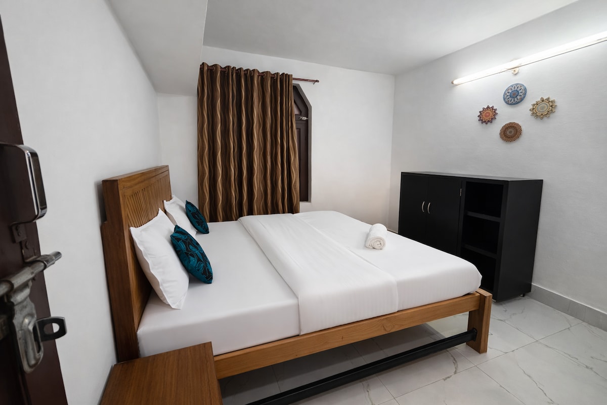 Thulgharia Homes — near Mall Road — Parking/kitchen — gallery 4