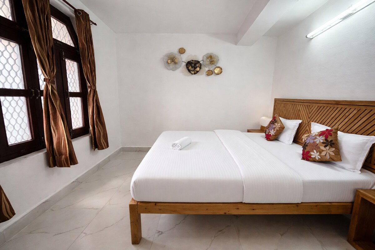 Thulgharia Homes — near Mall Road — Parking/kitchen — gallery 2