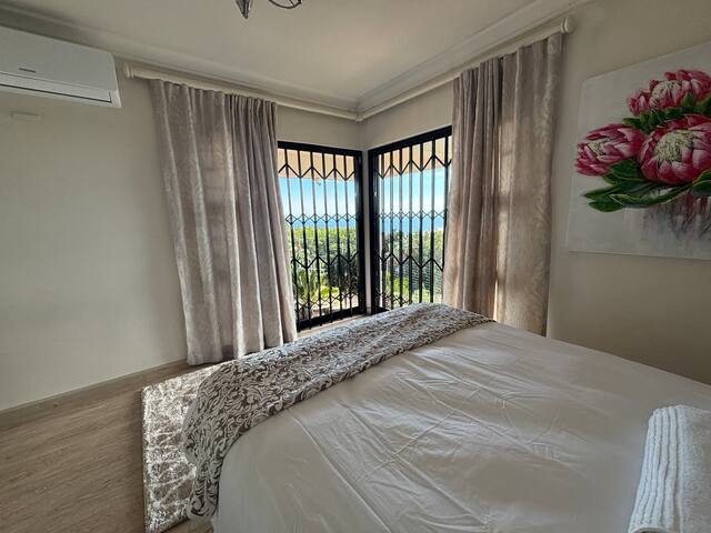 Luxury 8-Bedroom Villa with Ocean Views gallery image 3