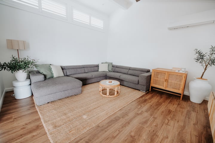 Whiting Cove - Luxury Lake Views, Heated Pool, Spa - Newcastle