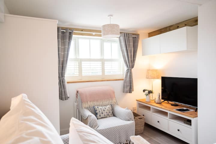 Cute And Cosy Studio Breathtaking Views - エセックス