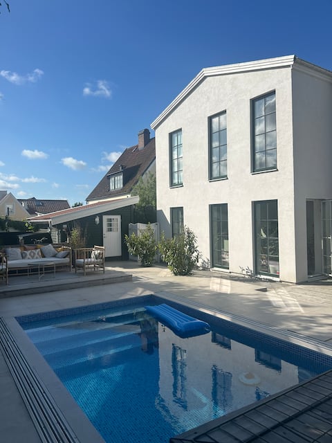 Villa in central Helsingborg with private pool