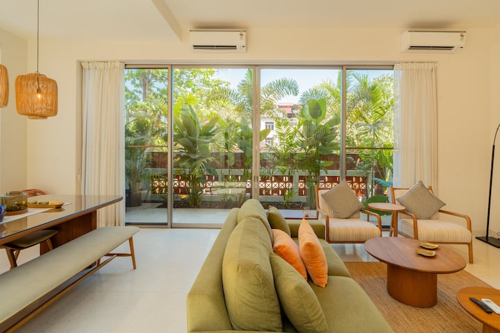 Living room image 7